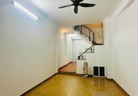 Cho thuê nhà Nguyễn Xiển 6 tầng x 48m2, 10 PN, 5 WC, 25 Triệu KD sạch sẽ