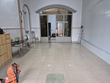 Cho thuê nhà mặt tiền 2 phòng ngủ đường Hiệp Bình Phước – TP. Thủ Đức - phù hợp kinh doanh