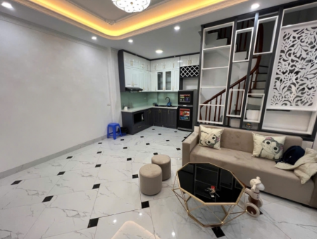 Cho thuê nhà 5 tầng 3 ngủ cực đẹp tại ngõ 373 Ngọc Hồi