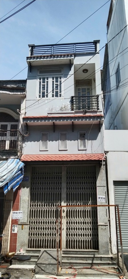 Nhà nguyên căn 1 trệt – 2 lầu, mặt tiền rộng thoáng, có thể ở hoặc kinh doanh