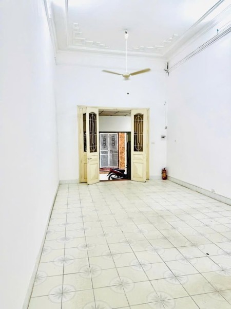 Cần cho thuê nhà ô tô đỗ cửa Nguyễn Khang 3 tầng x 80m2, 4PN, 14 triệu