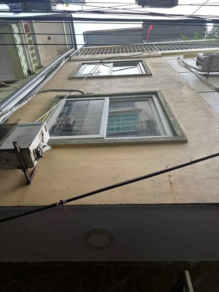 Cho thuê nhà ngõ Nguyễn Khoái, 30m² x 4 tầng, 3PN, 9 triệu KD online, VP, ở gđ, nhóm