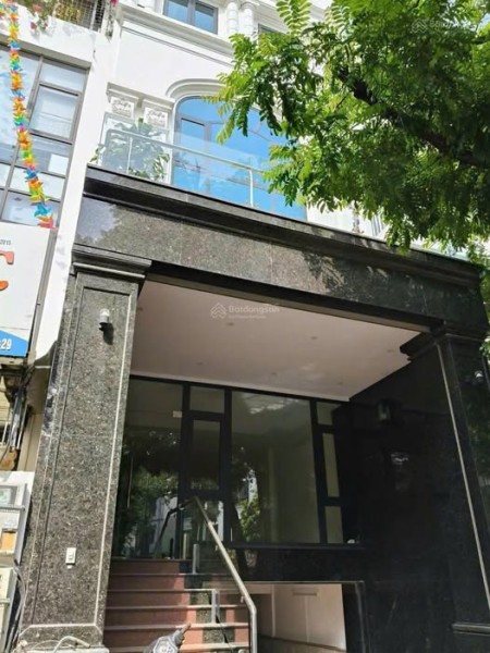 Cho thuê 6 tầng mặt phố gần CV Cầu Giấy, có thể làm văn phòng, kinh doanh, xuất khẩu lao