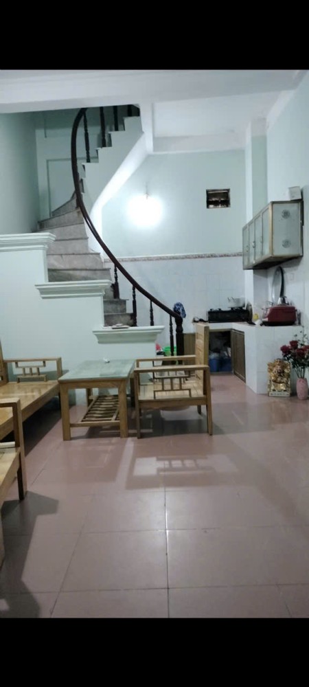 Cho thuê nhà ngõ Đền Lừ 30m² × 4 tầng, 2PN 3VS 8tr/tháng.