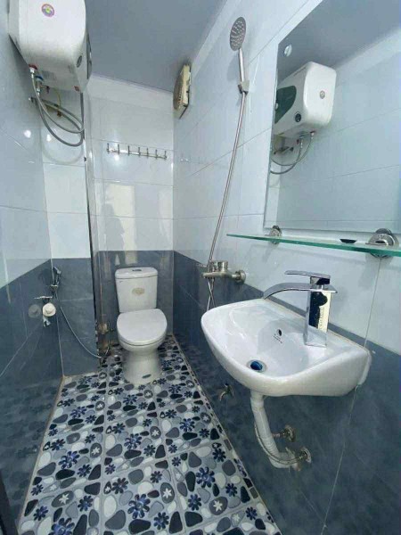 Cho thuê nhà ngõ Đường Láng, 35m2 x 3 tầng, 3PN 3VS