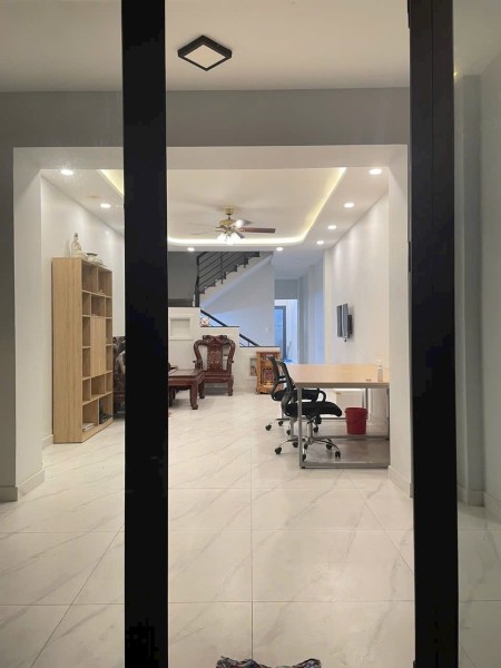 Cho thuê nhà nguyên căn đường lớn Phú Thuận, Quận 7