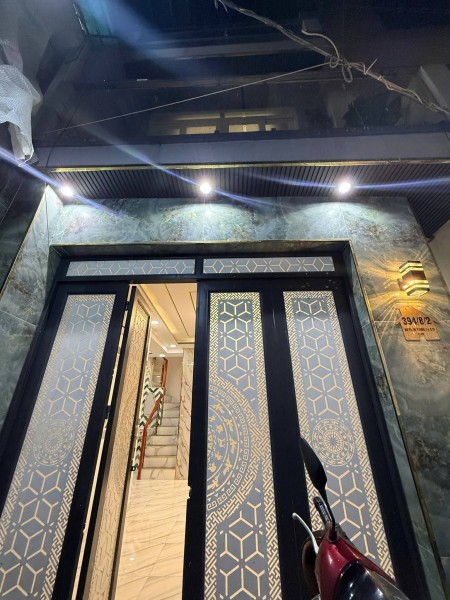 Cho thuê nhà Nguyễn Tri Phương - Q10 - trệt 2 lầu sân thượng - 3PN