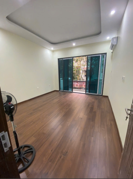 Cho thuê nhà riêng nguyên căn phố Đầm Trấu 50m² x 5 tầng, 6 ngủ, 4 vệ sinh, giá 27 triệu