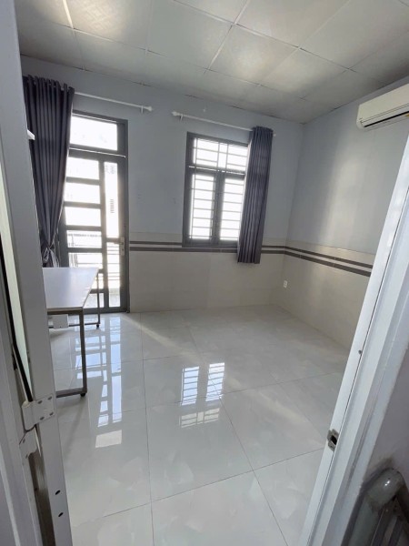 Cho thuê Nguyên căn nhà hẻm ba gác 64/ đường Nguyễn Khoái, Q.4