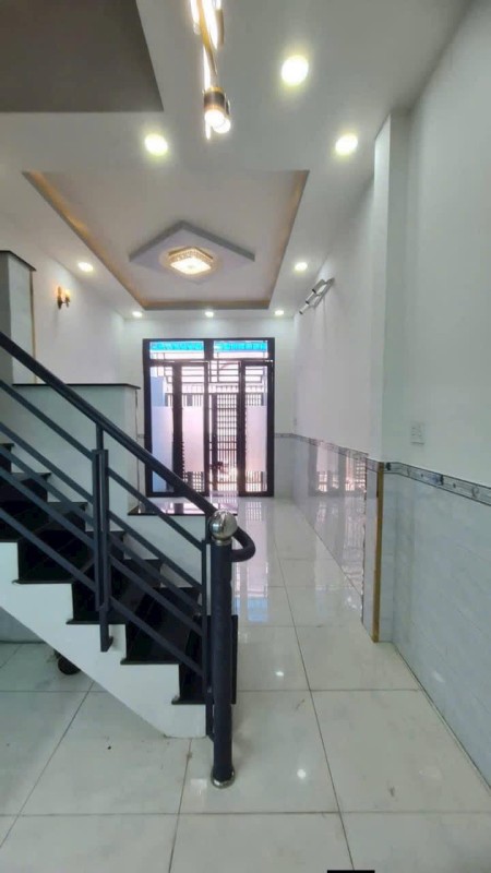 Cho thuê nhà hẻm xe hơi tới nhà Phạm Thế Hiển, Q8, 3,4m×10m trệt hai lầu, 3 phòng, hẻm rộng 5m