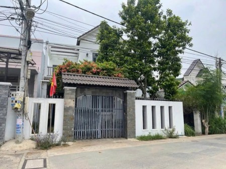 Cho thuê nhà 3PN, có sân đậu ô tô, gần vòng xoay Hiệp Thành 3, Thủ Dầu Một