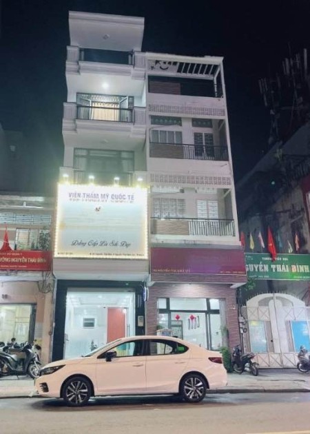 Cho thuê nhà mặt tiền Nguyễn Thái Bình Quận 1, 5 tầng, phù hợp spa, showroom, văn phòng
