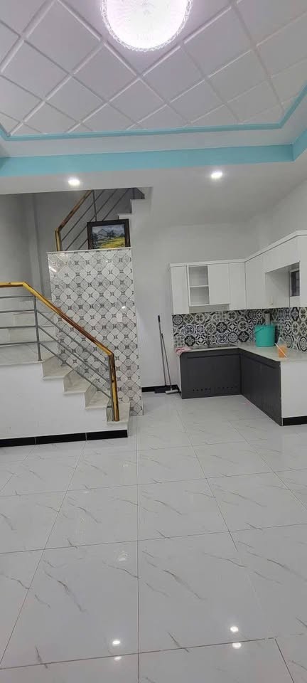 Cho thuê nhà góc Hưng Phú Q8, 1 trệt, 2 lầu, 2PN, giá 10.5 triệu