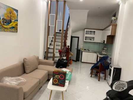 Cần cho thuê nhà nguyên căn ngõ 96 Đại Từ, 35m2 x 5 tầng, 3 ngủ khép kín, 12 triệu/tháng