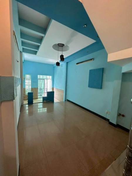 Cho thuê nhà 3 lầu 4 phòng ngủ, Hẻm Dương Bá Trạc, Phường 1, Quận 8