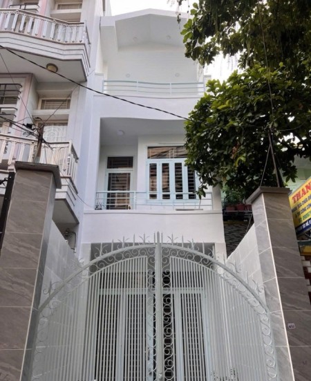 Nhà cho thuê rộng rãi, phù hợp ở hoặc làm VPCty đều tiện, 4PN, 3WC, 18tr