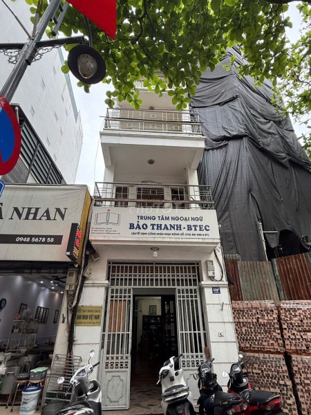 Chính chủ cho thuê nguyên căn sát góc, hướng Đông, mặt phố Bà Triệu, Q.Hai Bà Trưng, Hà Nội.