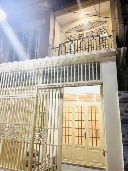 Cho thuê nhà 3PN sạch sẽ, thoáng mát tại Đoàn Văn Bơ, Quận 4