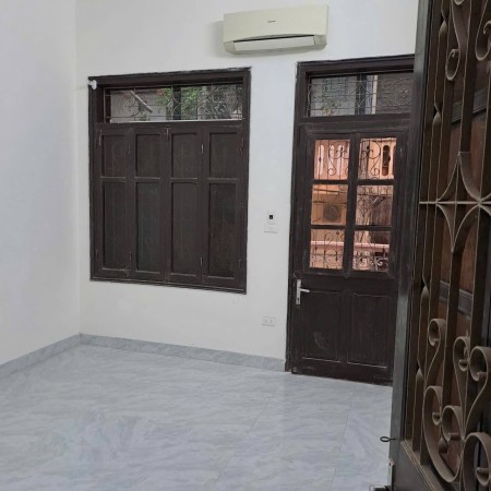 Cho thuê nhà nguyên căn ngõ 2 Phương Mai 50m2x4 tầng.5 ngủ,3 wc 14tr5