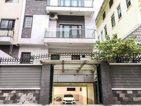 Cho thuê nhà ngõ oto Triều Khúc 35 m2 x 5 tầng, 3 ngủ, -Giá 12 triệu