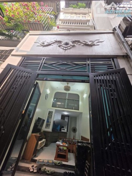 Cho thuê nhà ở hộ gia đình ngõ Hồ Văn Chương-dt 35m2*4 tầng-Giá 11 triệu vào ngay