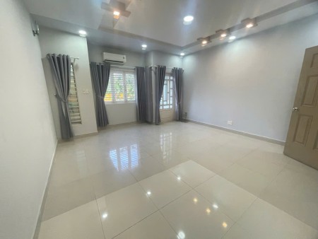 Cho thuê nhà đường Lý Phục man,Quận 7 dt 5x30m ,2 lầu