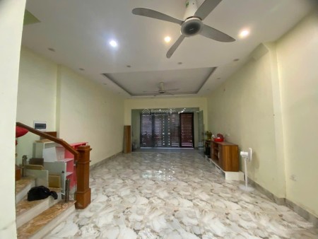 Chính chủ cho thuê nhà 2,5 tầng Phố An Dương, Hồng Hà, Hà Nội, DT 60m2, giá 8,5 tr/ tháng
