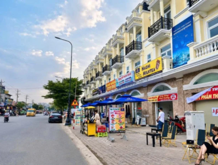 Cho thuê mặt bằng Dĩ An, mặt tiền đường 25m, 3 tầng 245 m2, 16.5 triệu/tháng