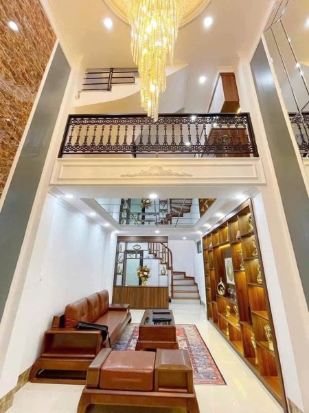 CHO THUÊ NHÀ GIÁP NHẤT – THANH XUÂN HÀNG XÓM ROYAL CITY 40M² × 5 TẦNG 5PN FULL ĐỒ