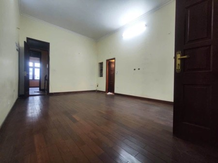 Cho thuê nhà Nguyên Căn Nguyễn Văn Cừ- 70m 3 tầng 4 ngủ 8,7 tr/ tháng
