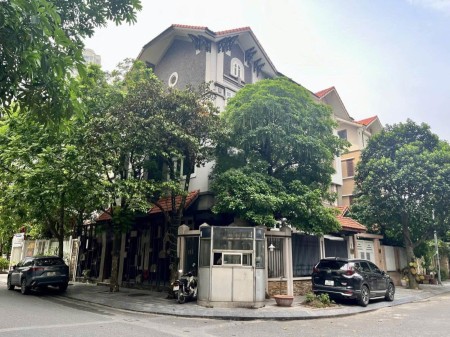 CHO THUÊ BIỆT THỰ NGUYỄN CHÁNH – TRUNG HÒA, CẦU GIẤY 120M² × 4 TẦNG + HẦM LÔ GÓC 70 TRIỆU/THÁNG