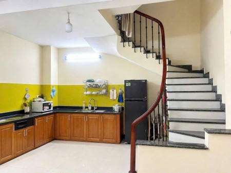 CHO THUÊ NHÀ NGUYÊN CĂN HỒNG TIẾN ĐƯỜNG THÔNG Ô TÔ NHÀ MỚI FULL NT 10TR/THÁNG