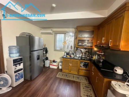 Cho thuê nhà Nguyên căn Ngọc Lâm 35m2 4 tầng 5 PN 8tr/tháng