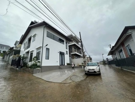 Cho thuê home mới xây sân đậu ô tô view đẹp giá 17 triệu đường Nam Hồ Đà Lạt Lâm Đồng
