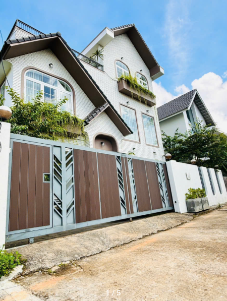 Cho thuê biệt thự smarthome 6 phòng ngủ khu biệt thự đồng bộ giá 35 triệu tại Dankia Đà Lạt Lâm Đồng