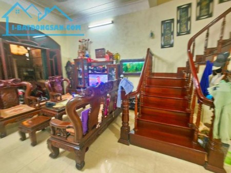 Cho Thuê nhà Nguyên Căn Gia Thụy Nguyễn Sơn 56m 3 tầng 3 ngủ full NT 10,5tr/ tháng