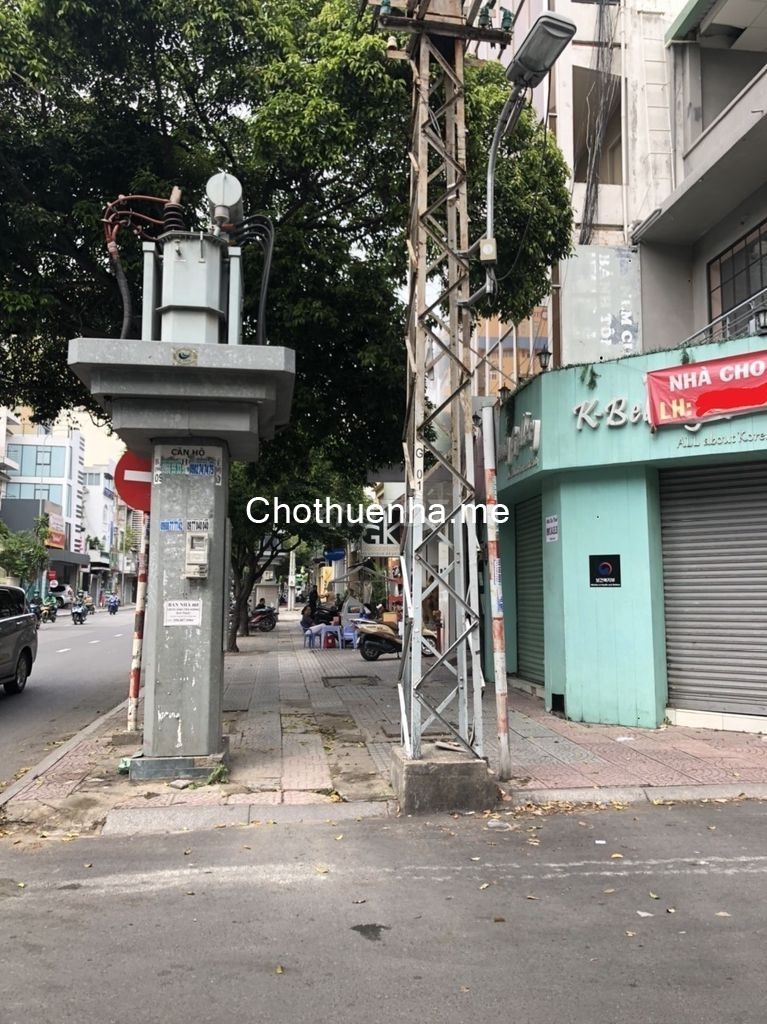 Cho thuê nhà ngay góc 2 mặt tiền đường Nguyễn Thị Minh Khai Quận 3. Thuận tiền kinh doanh
