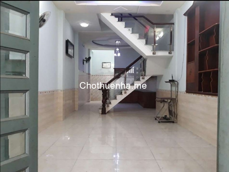 Cho thuê nhà 4m x 14m tại Bến Văn Đồn Quận 4 di chuyển vào trung tâm Quận 1 chỉ 2 phút