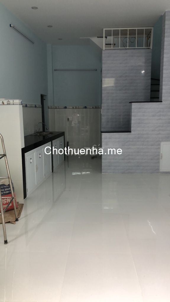 Nguyên căn 1 trệt 1 lầu, 2 phòng ngủ tại Bến Văn Đồn Quận 4 cho thuê 7 triệu/tháng