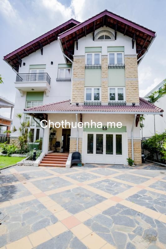 Cho thuê villa Thảo Điền 500m2, 1 trệt 2 lầu 5PN full nội thất có sân vườn hồ bơi
