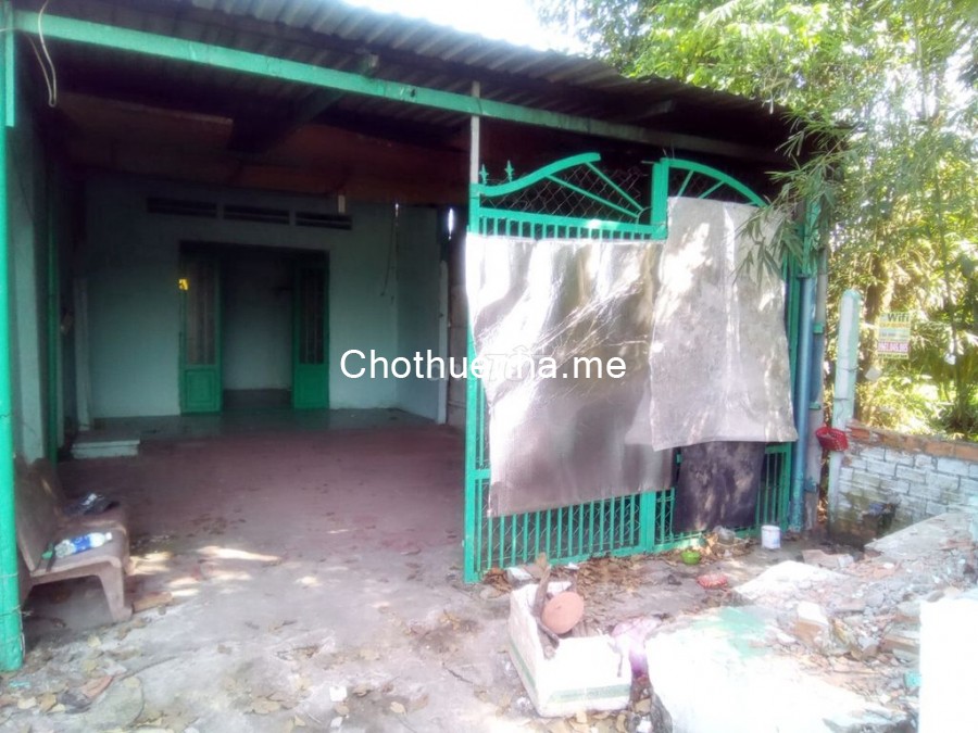 Cho thuê nhà cấp 4 có 2 phòng ngủ, sân trước rộng tại đường Nguyễn Thị Nhúng xã Tân Thông Hội, huyện Củ Chi