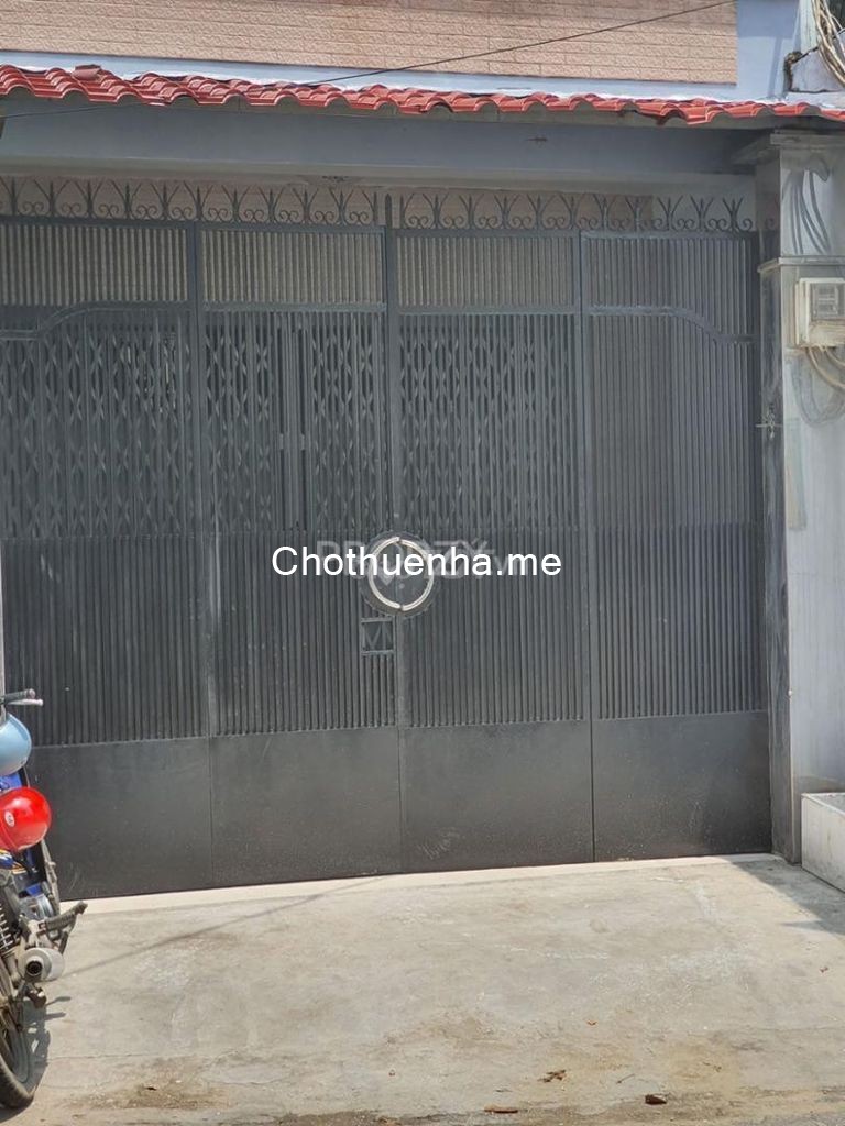 Cho thuê nhà nguyên căn 1 trệt 2 lầu và 2 sân thượng, có 4 phòng ngủ tại Nguyễn Chí Thanh, Quận 11