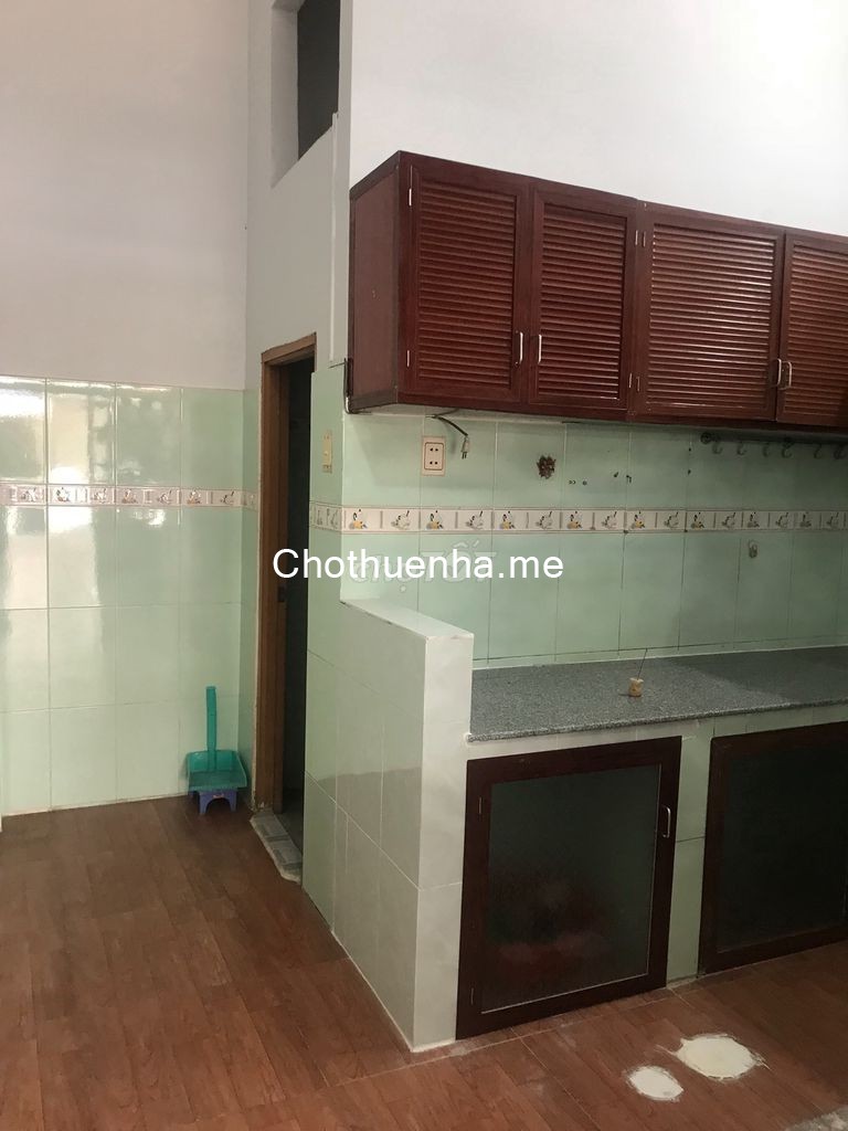 Cho thuê nhà rộng 45m2, giá 12 triệu/tháng, 3 tầng, còn mới, đường Lê Sát, Quận Tân Phú