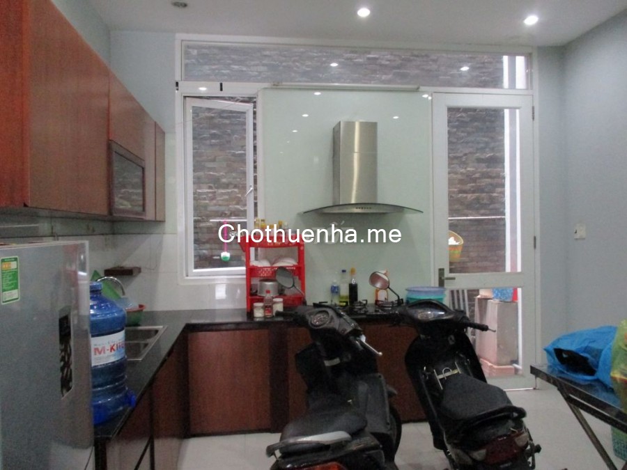 Có nhà mặt tiền đường số 47, Quận 7 cần cho thuê giá 22 triệu/tháng, dtsd 80m2, 4 tầng