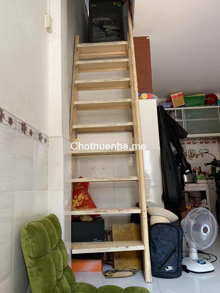 Cho thuê nhà Quận Bình Thạnh, dt nhỏ 18m2, 1 trệt, 1 lừng, giá 5 triệu/tháng, lh 0947108447