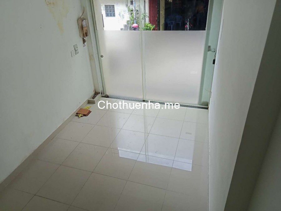 Cho thuê nhà 2 Bùi Văn Thêm, Quận Phú Nhuận, rộng 35m2, giá 10 triệu/tháng, 2 lầu
