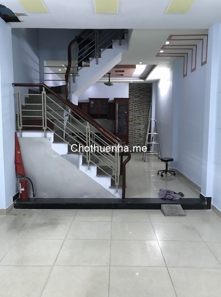 Nguyên căn đúc kiên cố rộng 60m2, 4 tầng, còn mới, giá 12 triệu/tháng, đường T8, Quận Tân Phú