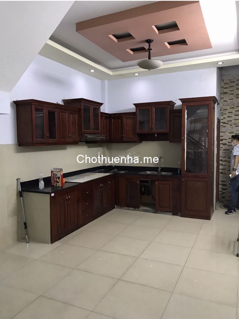 Nguyên căn đúc kiên cố rộng 60m2, 4 tầng, còn mới, giá 12 triệu/tháng, đường T8, Quận Tân Phú