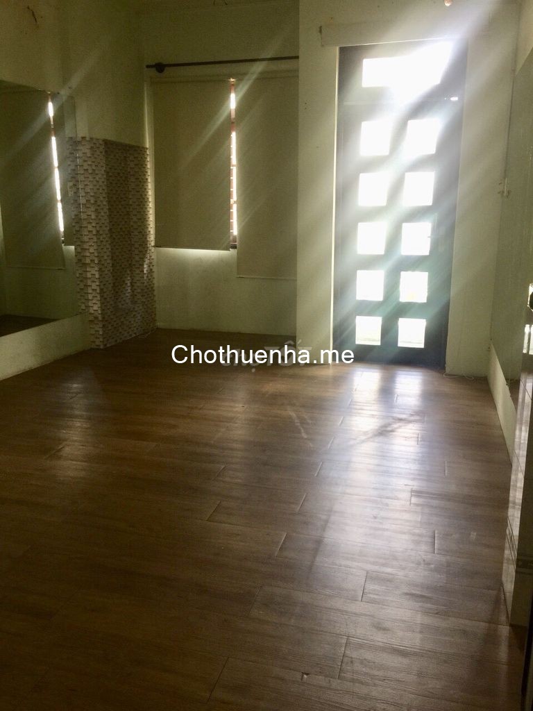 Chủ cần cho thuê nhà 154m2, 3 tầng, sân thượng, đường Ni Sư Huỳnh Liên, giá 15 triệu/tháng