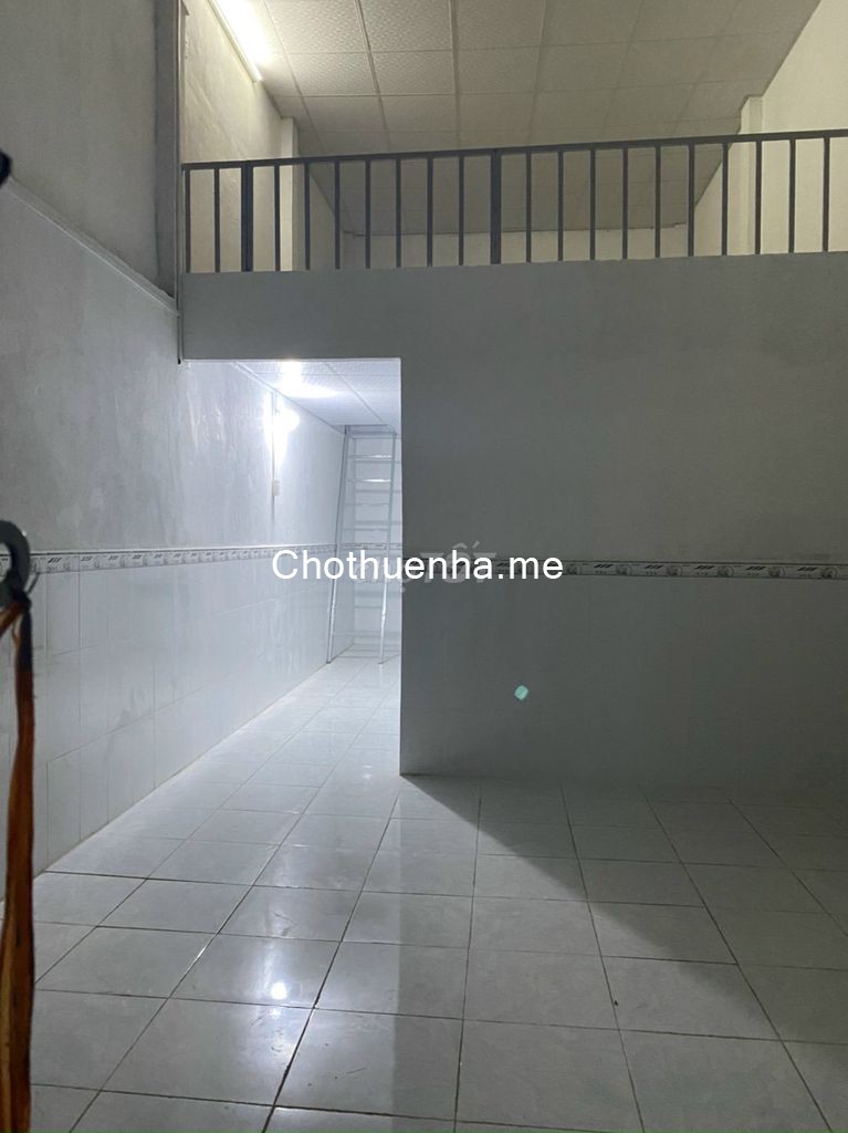 Cho thuê nhà rộng 35m2, có gác rộng, giá 3 triệu/tháng, hẻm Hồ Văn Long, Bình Tân